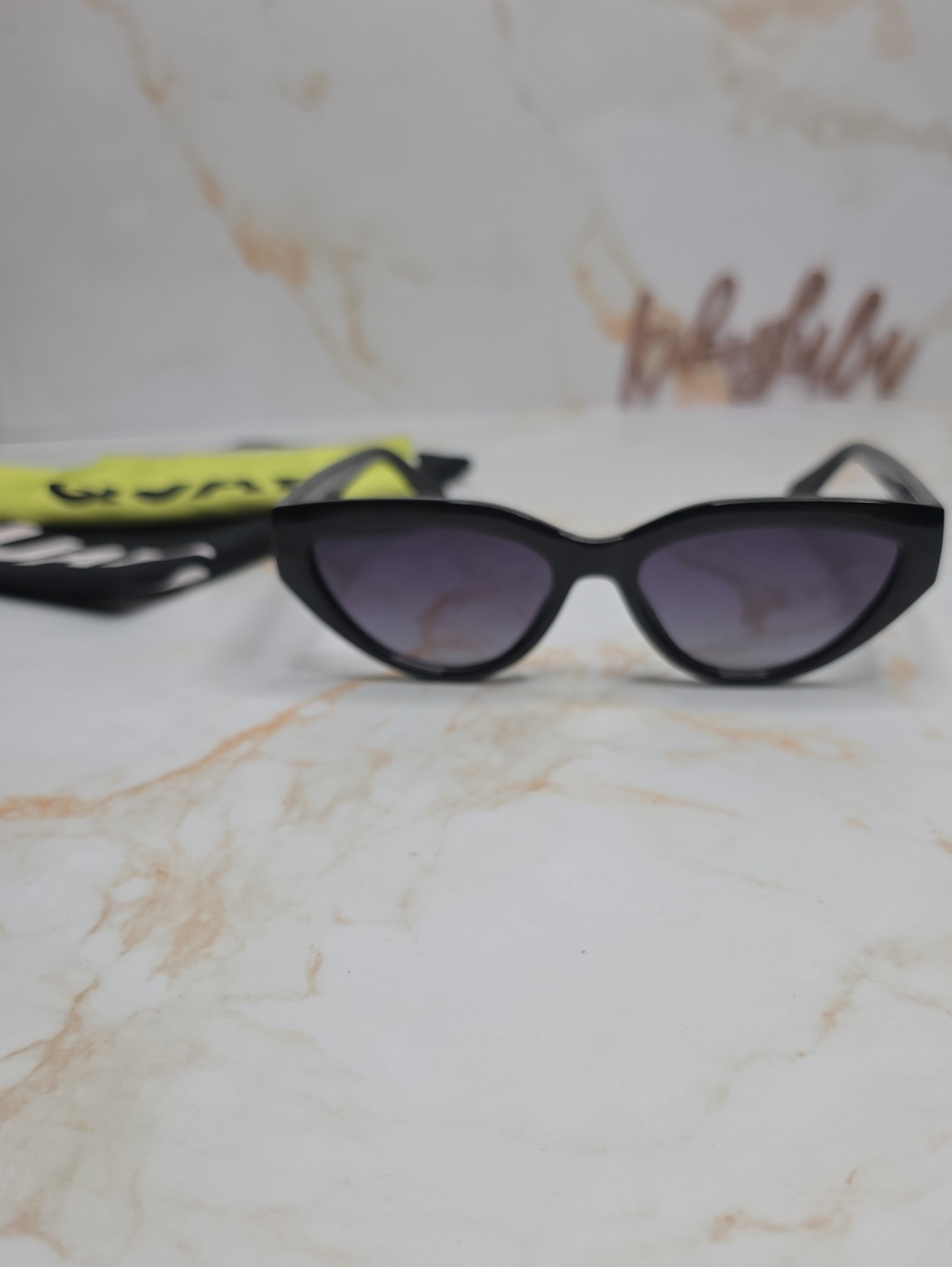 QUAY "NARROW DOWN" Black Cat Eye Frame / Smoke Polarized Lenses Sunglasses - Picture 3 of 11